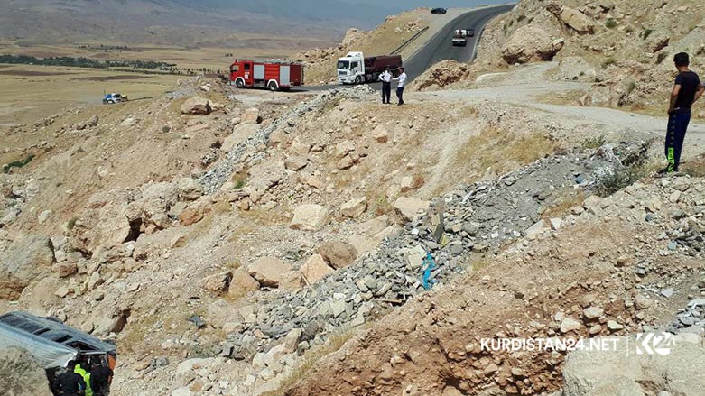 A mini bus carrying two Iraqi tourist families drove off a mountainous road in the Kurdistan Region, killing and injured tens of people  Aug. 30, 2019. (Photo: Kurdistan 24/Karwan Yara)